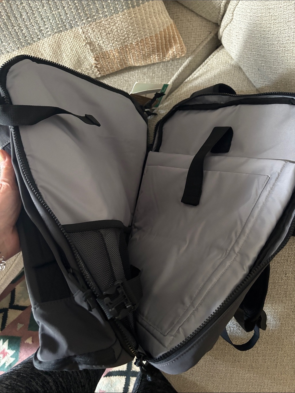 Bagsmart Blast 28L Travel Backpack - Picture 3 of 7